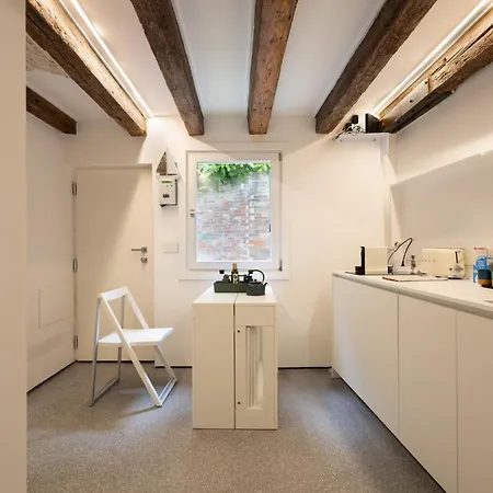 Peggy's Retreat Luxbotiquehome ~ Wifi + Patio Apartment Venice